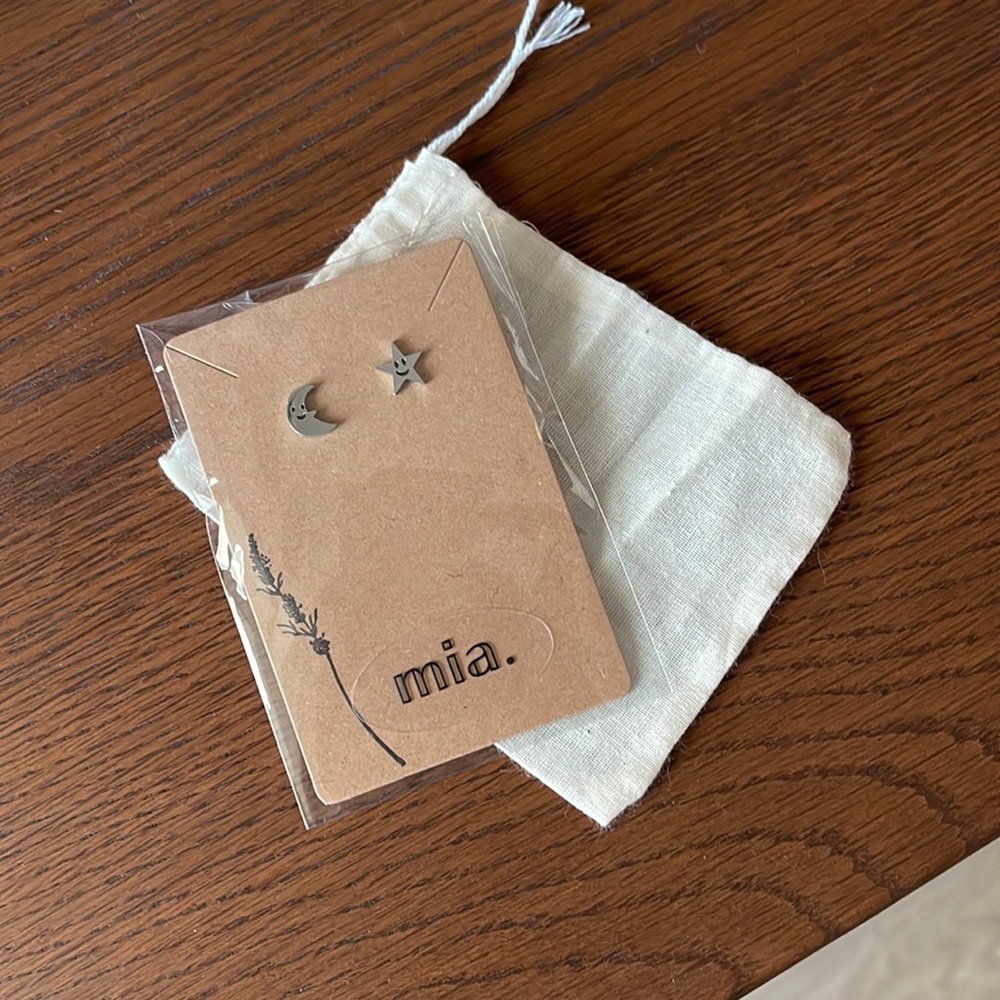 MIA. earrings style 5.